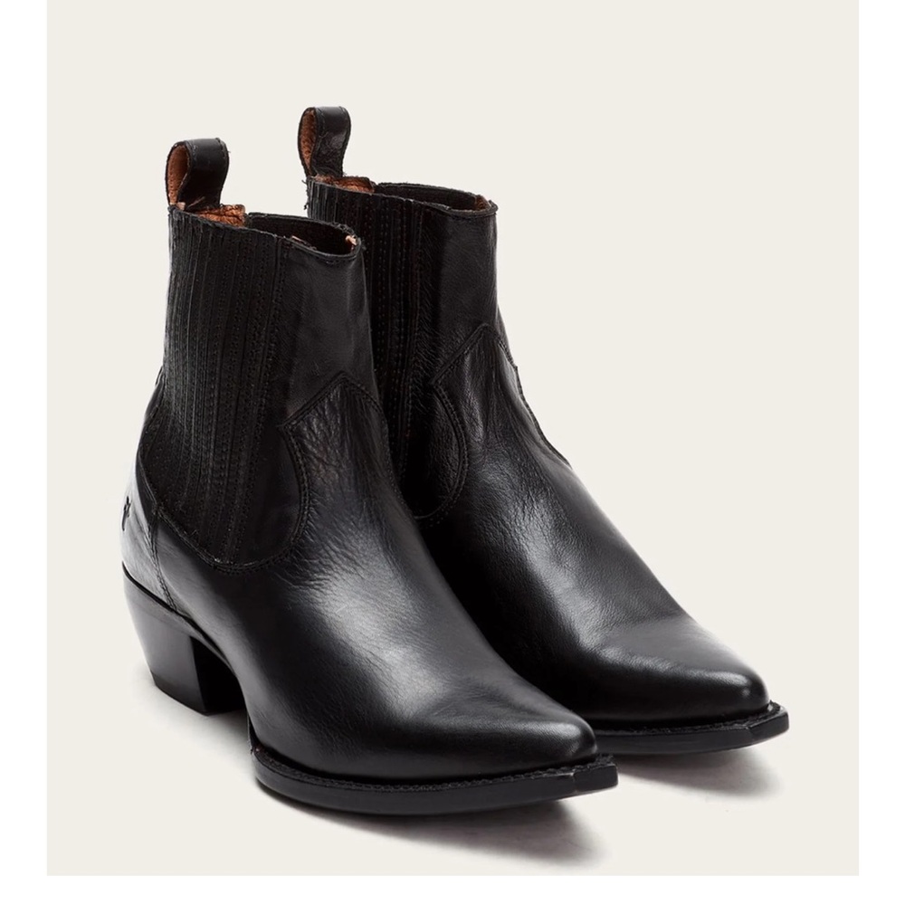 NWT Frye Sacha Chelsea Boot